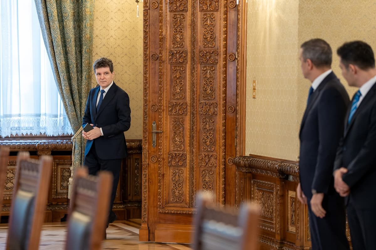 Romania's Political Landscape in Flux as PM Consultations Extend